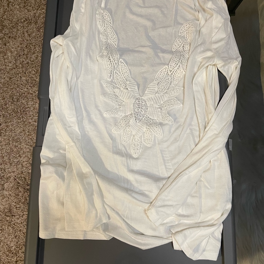 Ecote Lace Back Blouse - Picture 4 of 6